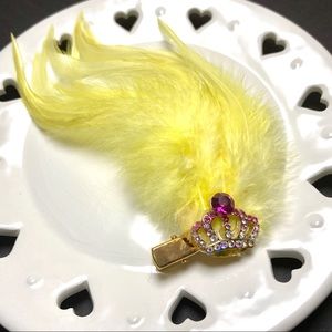 🌵 Crown Diamond Yellow Feather Brooch